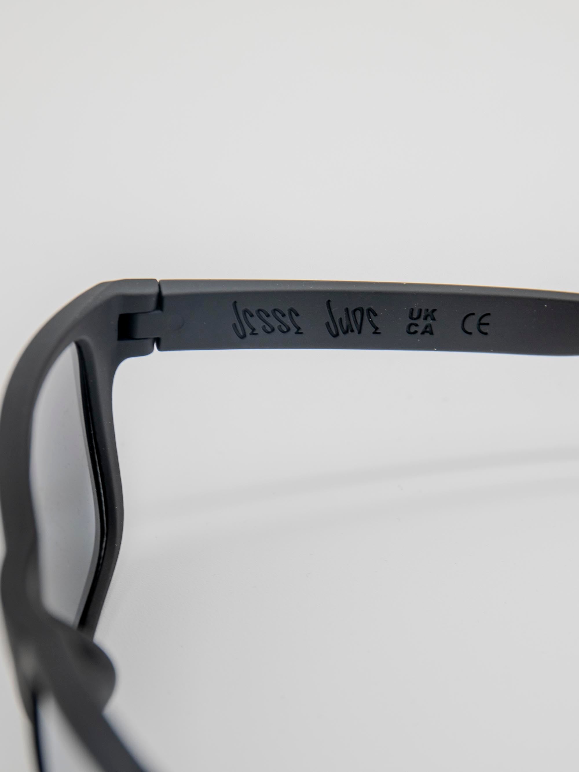 ORDA Jesse Jude – Black Velo Grip Frame with Mirrored Silver Chromo Vue™ Lens Sunglasses