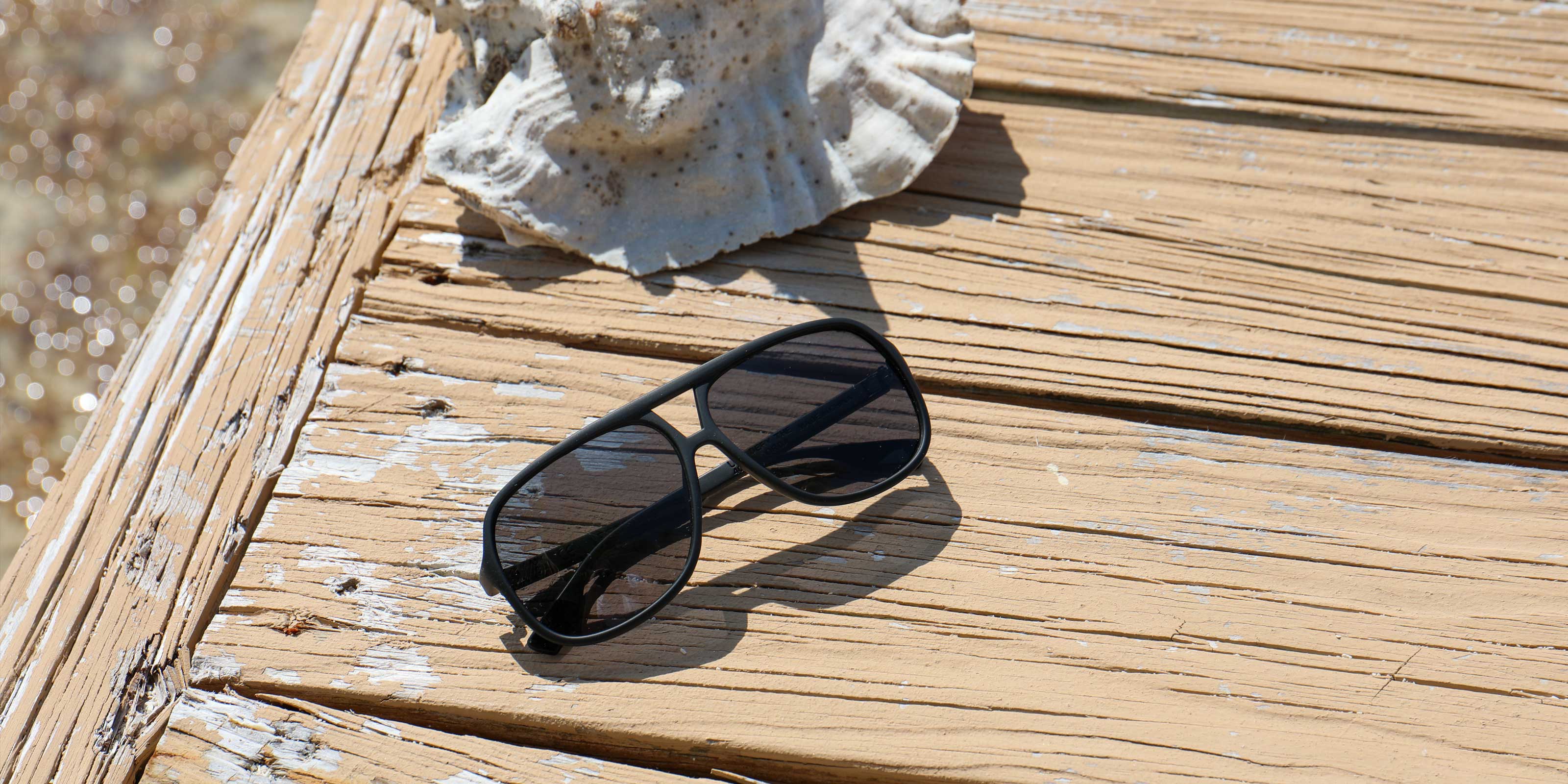 オトンナヘレー ORDA Leftside – Grey Velo Grip Frame with Black Haze Chromo Vue™ Lens